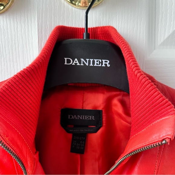 Danier: Leather Bomber Jacket - Size 2XS - Picture 9 of 13